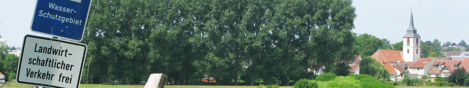 Hinweissschild auf Wasserschutzgebiet am Dorfrand ©Dr.Fritsch